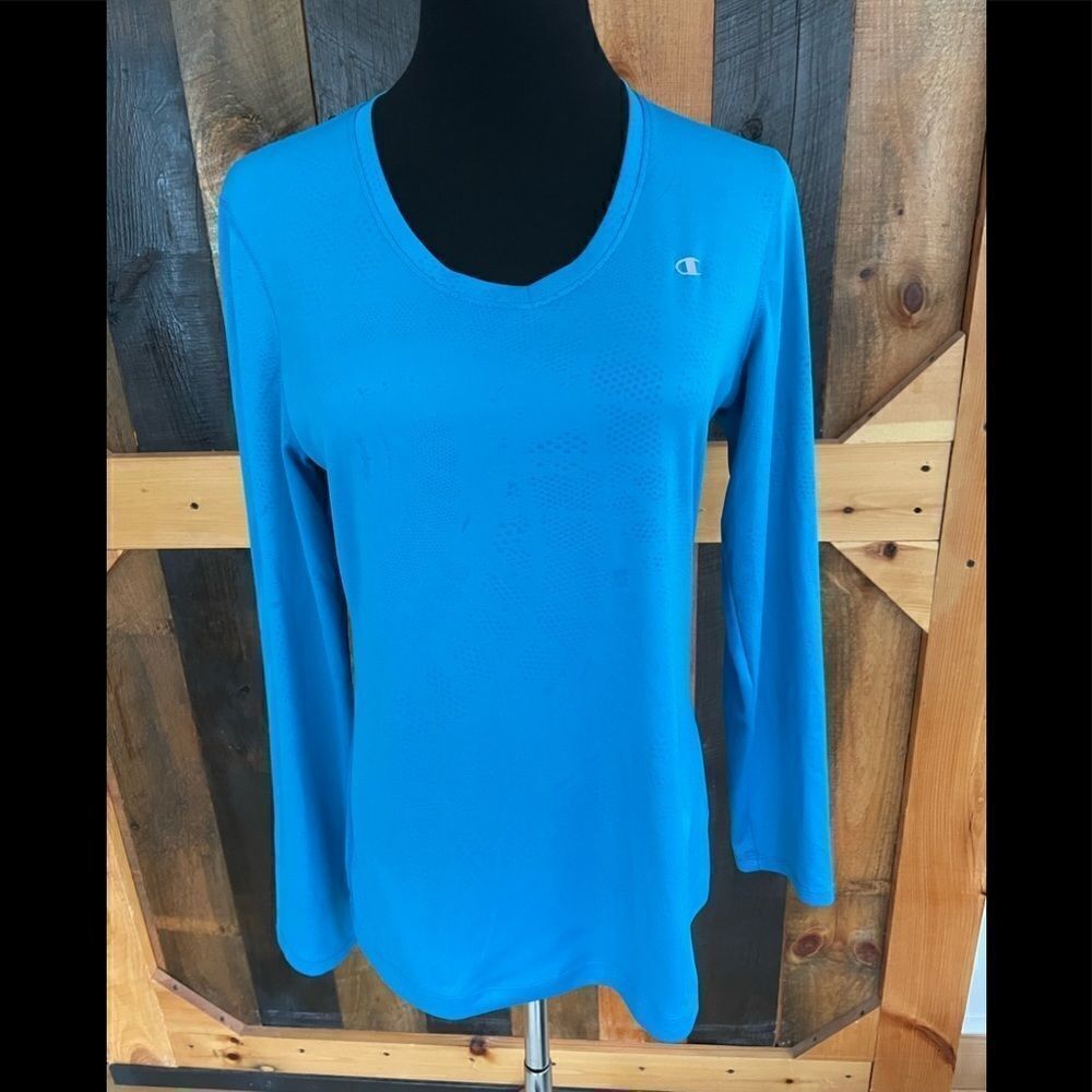 Champion Vapor v neck long sleeved teal
tee, size M